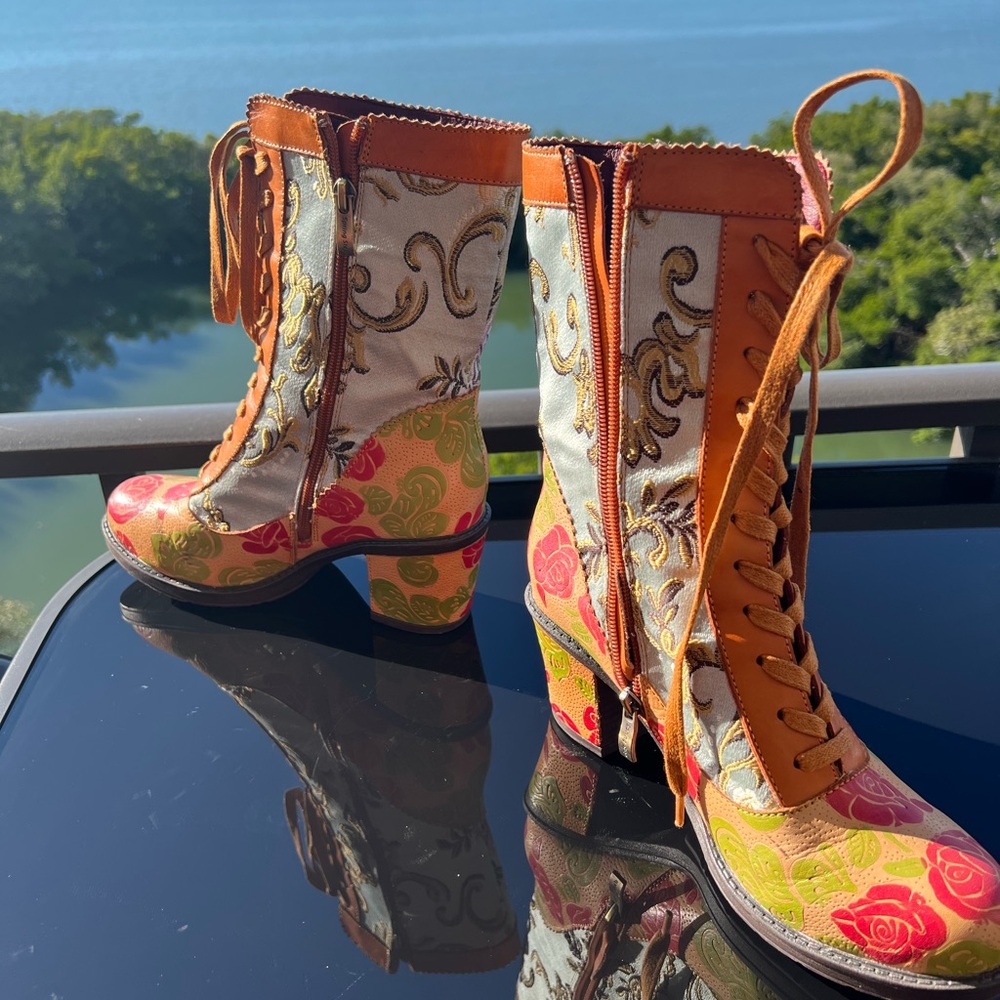 Gorgeous L’Artiste boots, worn once, size 38 = 8. Perfect condition. - Picture 5 of 16